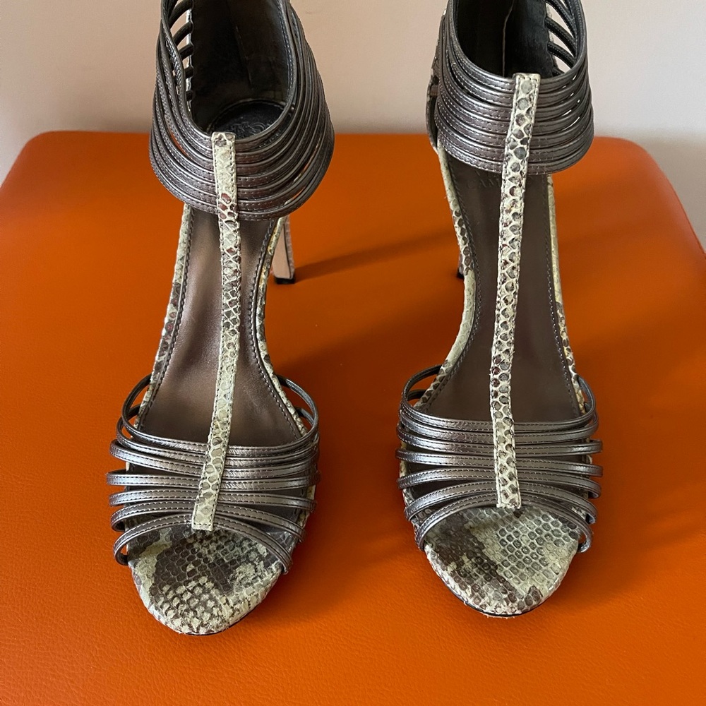 Vince Camuto Silver Gray Heels with T-Strap Design